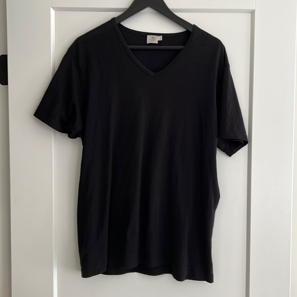 “James Bond” Sunspel Men’s Riviera Black V-neck tee (L fits like M). - Picture 3 of 7